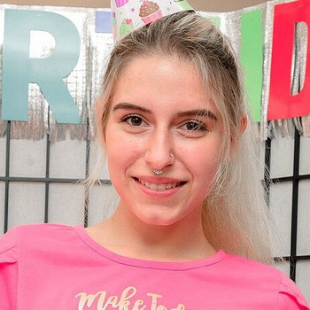 Chloe Kreams Biography